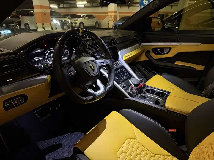 Lamborghini Urus