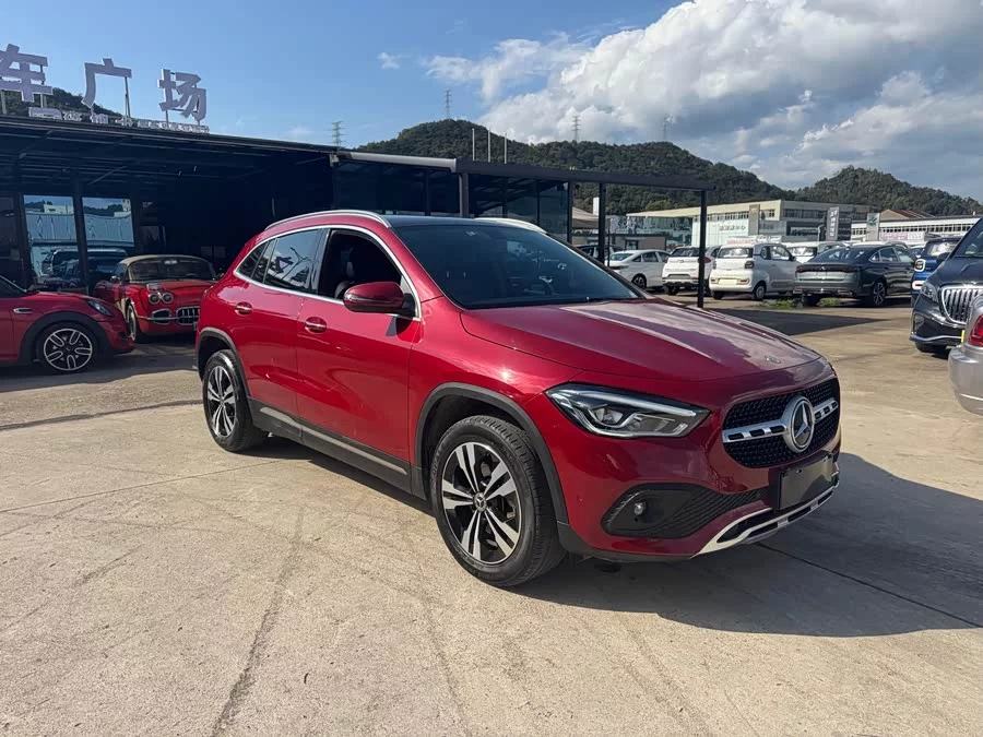 Mercedes Benz GLA