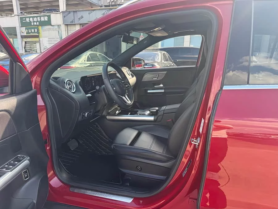 Mercedes Benz GLA