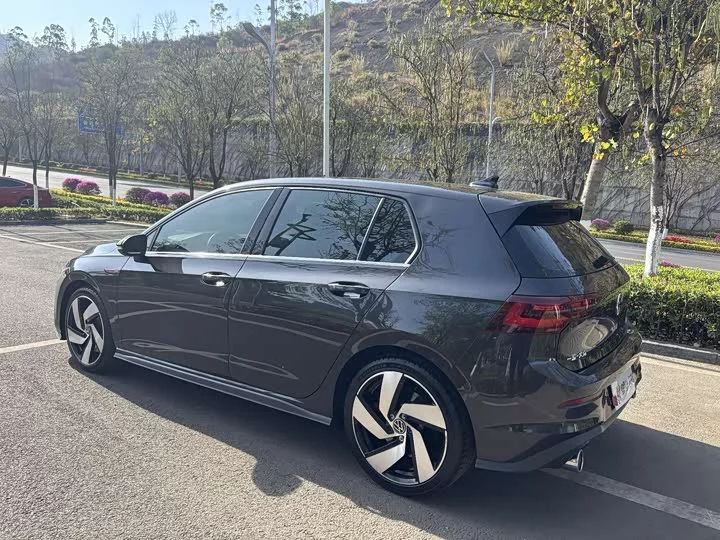 Volkswagen Golf GTI