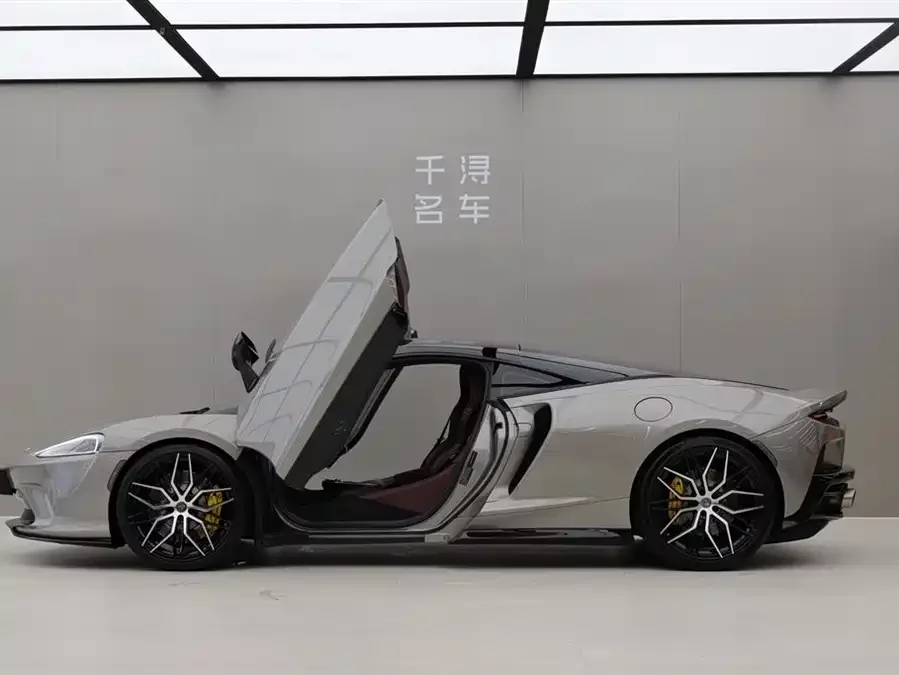 McLaren GT