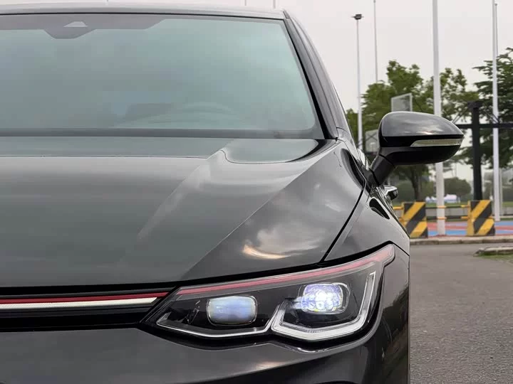 Volkswagen Golf GTI