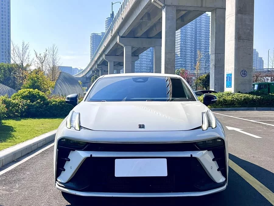 Lynk & Co 03