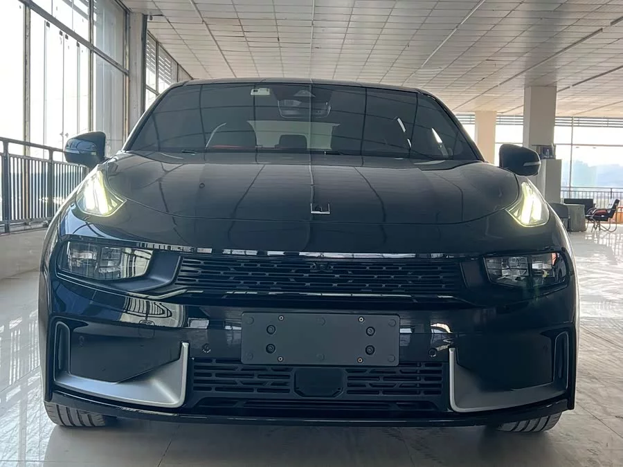 Lynk & Co 03