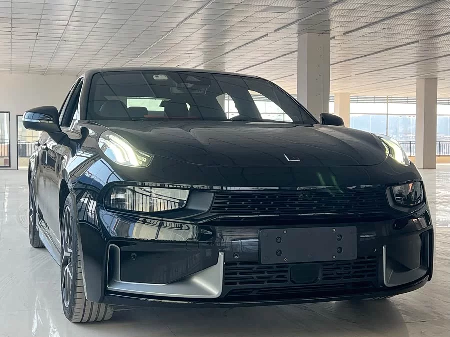 Lynk & Co 03