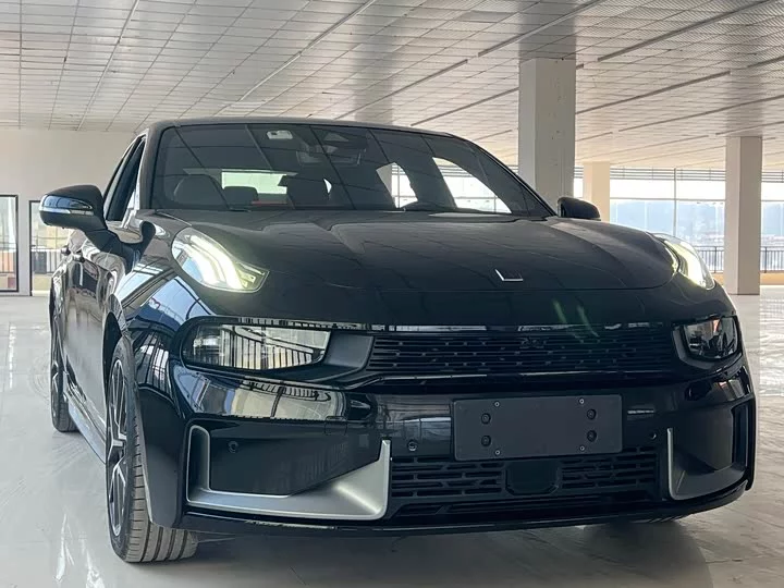 Lynk & Co 03