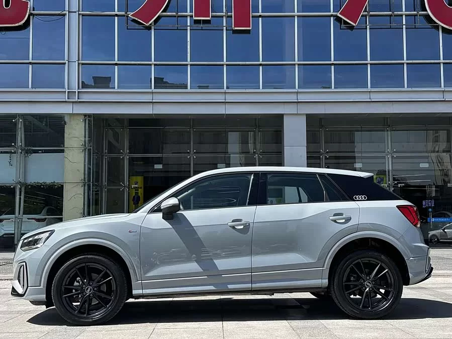 Audi Q2L