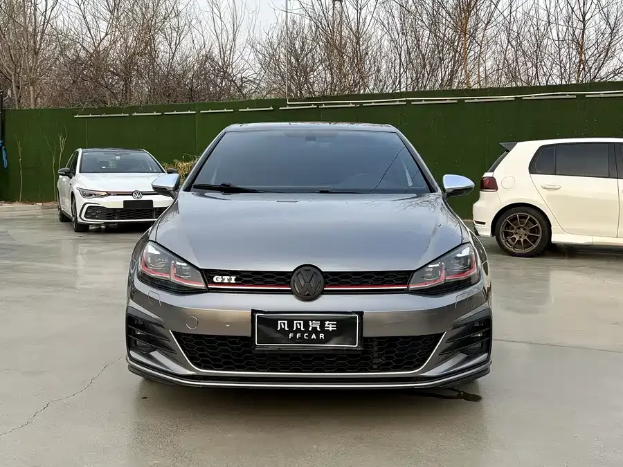Volkswagen Golf GTI