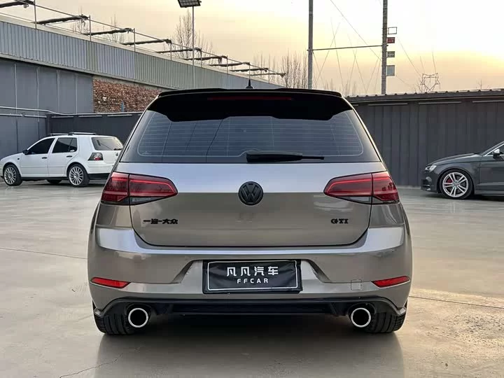 Volkswagen Golf GTI