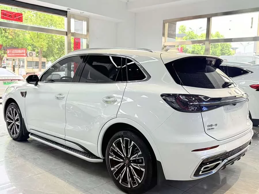 Hongqi HS5