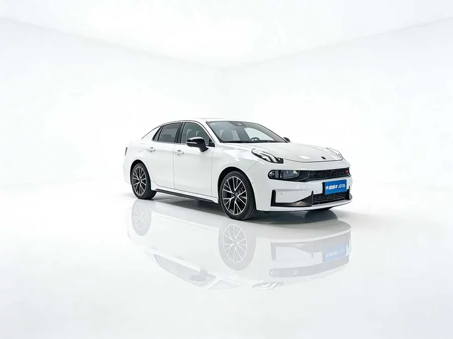 Lynk & Co 03