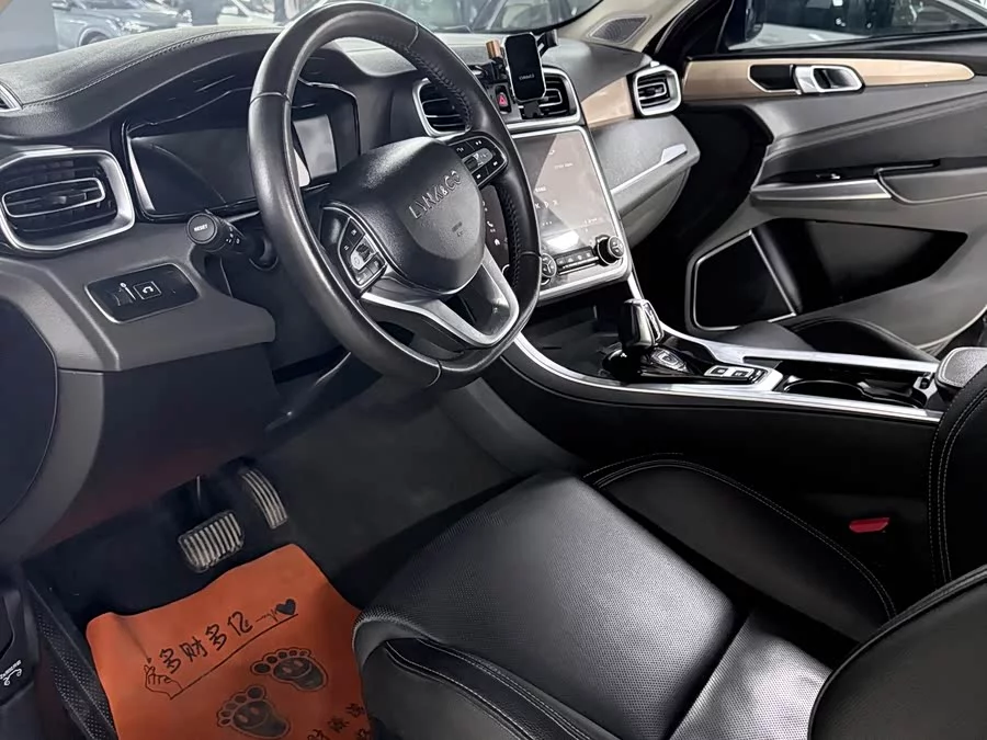 Lynk & Co 01