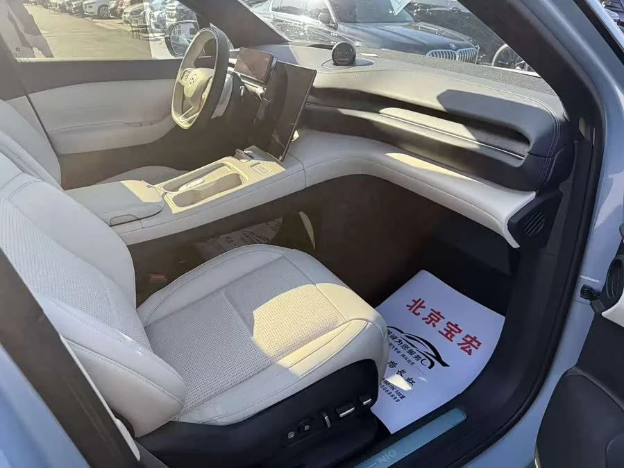 NIO ES6