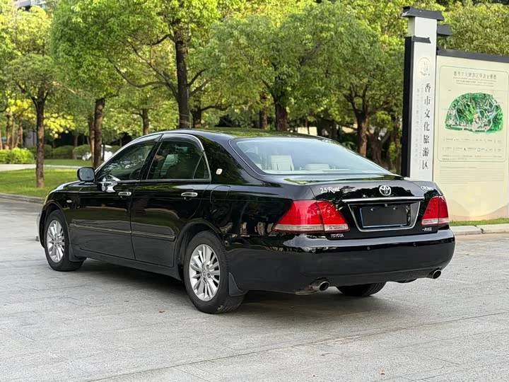 Toyota crown