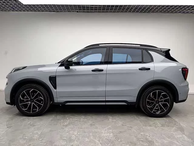 Lynk & Co 01