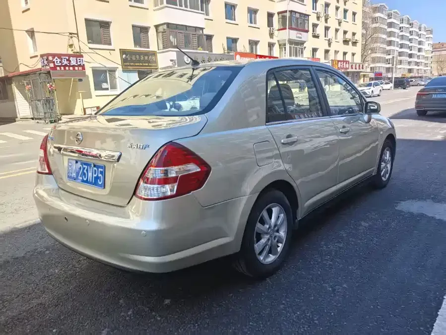 Nissan Tiida