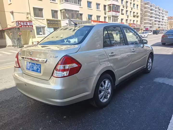Nissan Tiida