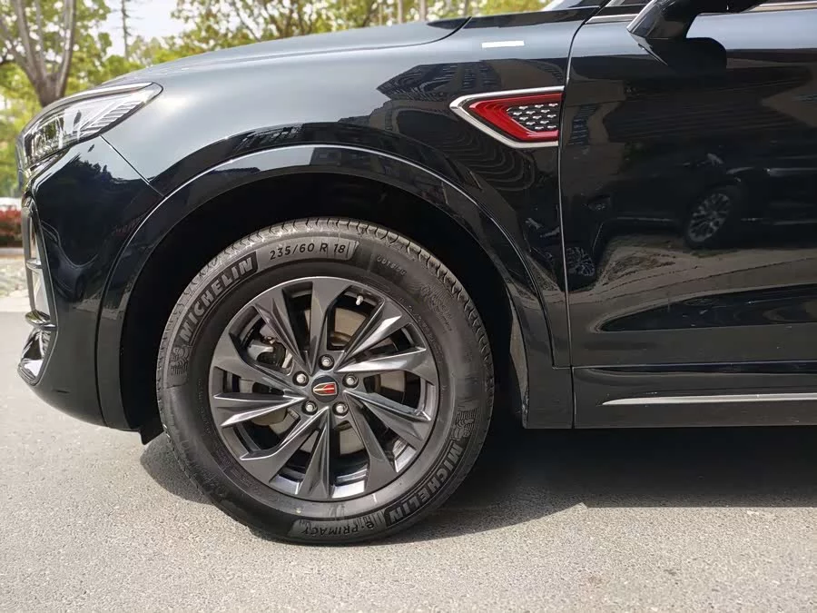 Hongqi HS5