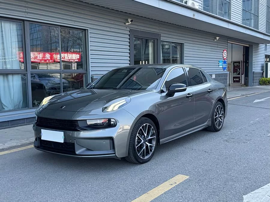 Lynk & Co 03