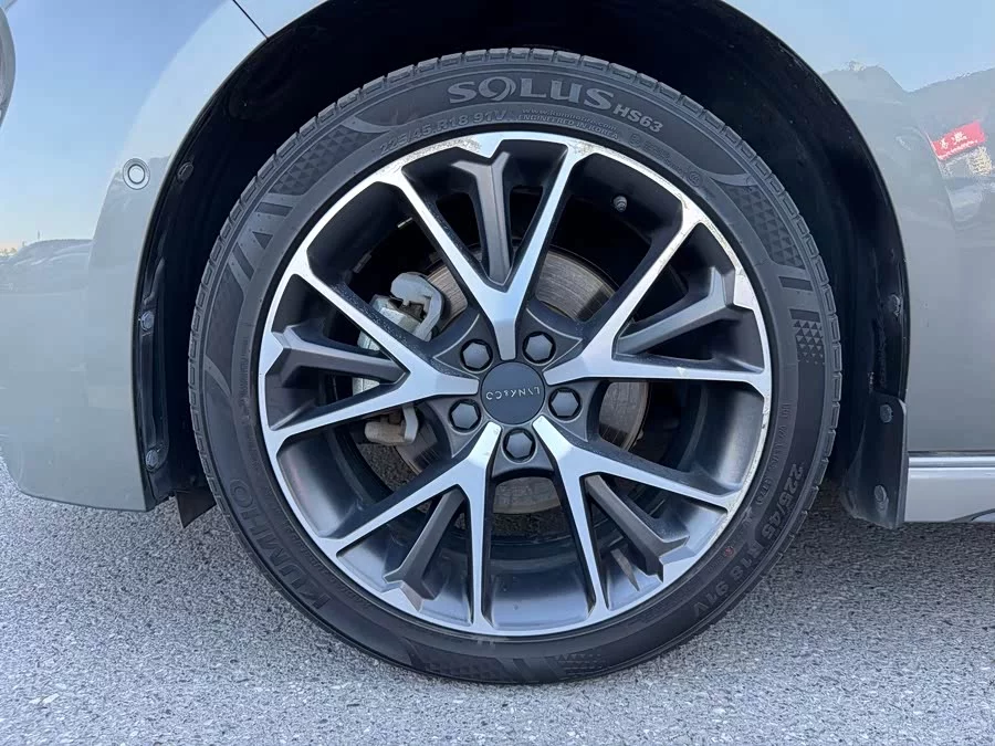 Lynk & Co 03