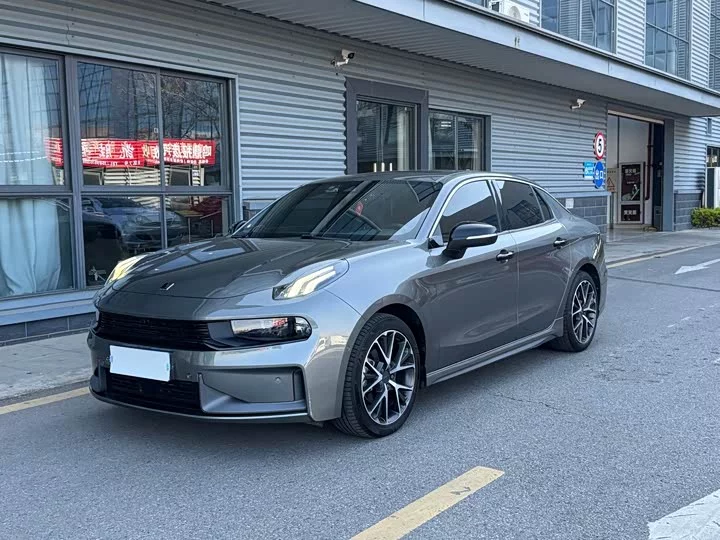 Lynk & Co 03