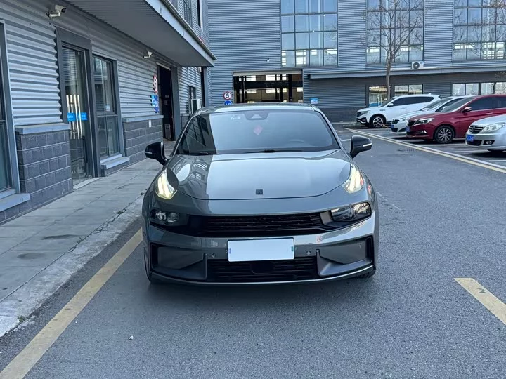 Lynk & Co 03
