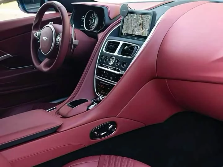 Aston Martin DB11