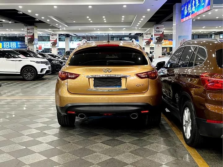 Infiniti QX70