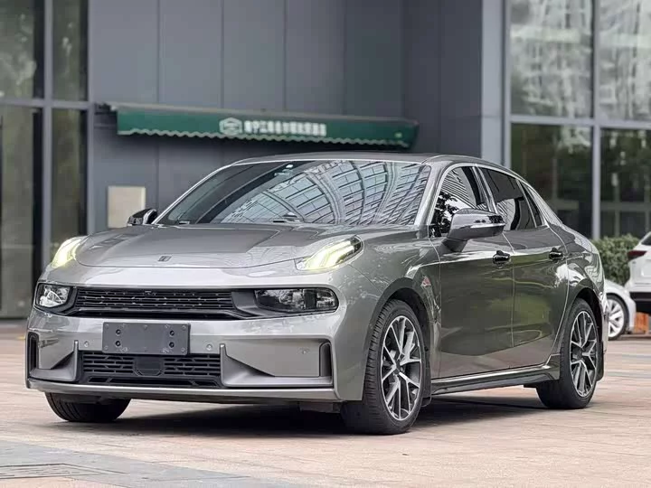 Lynk & Co 03