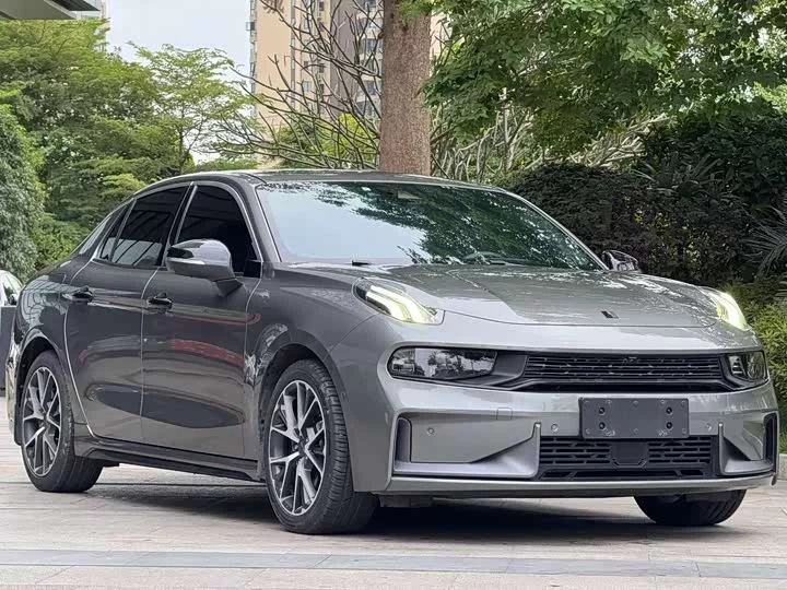 Lynk & Co 03