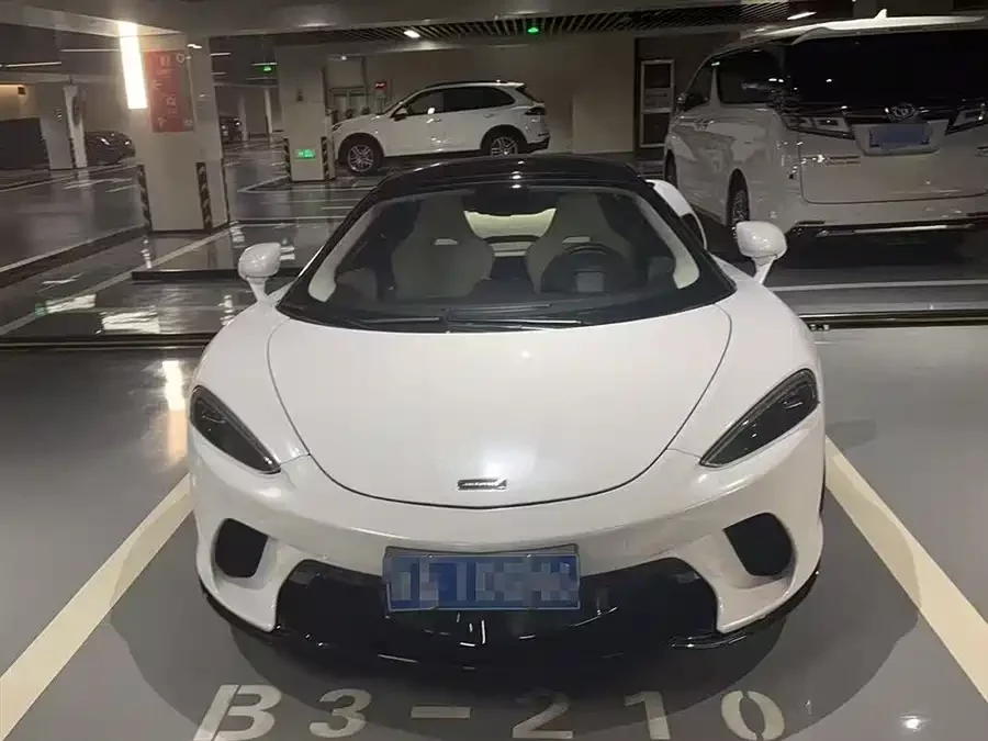 McLaren GT