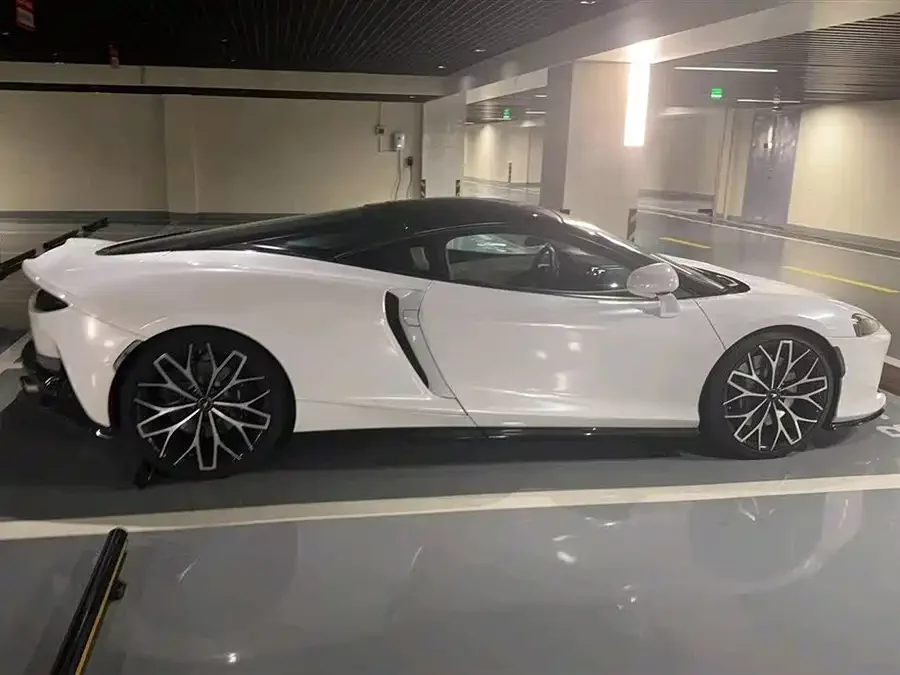 McLaren GT