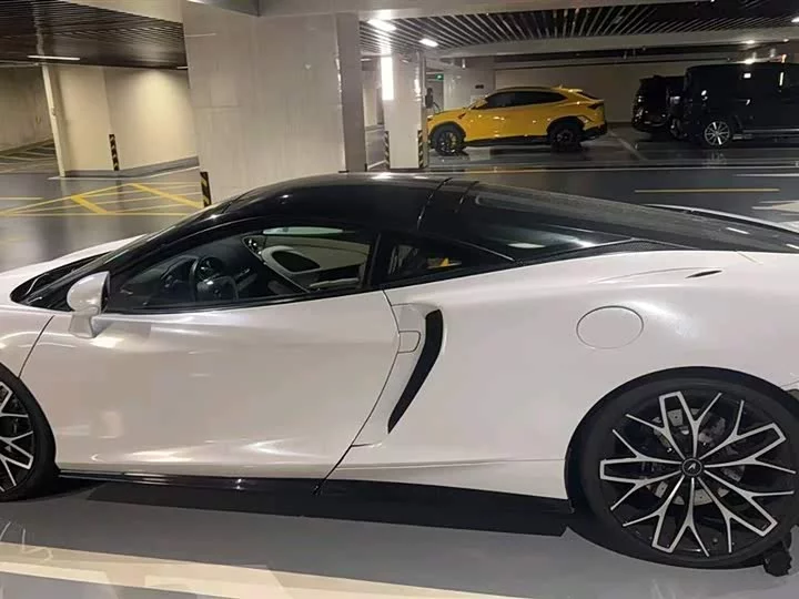 McLaren GT