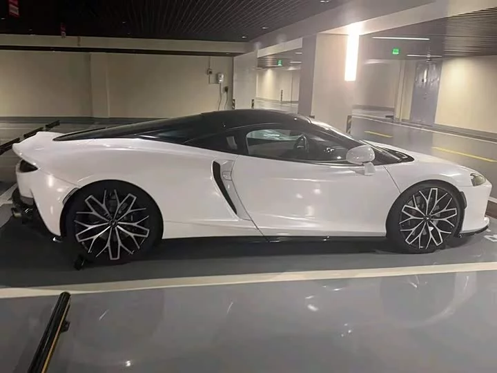 McLaren GT