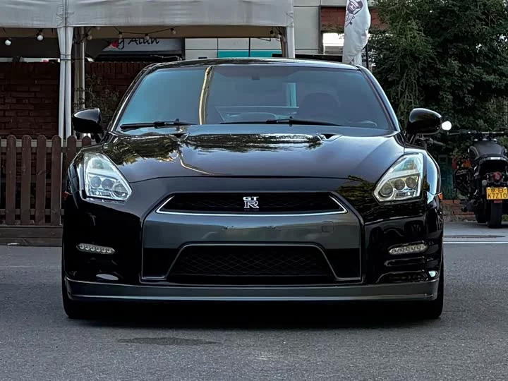 Nissan GT-R