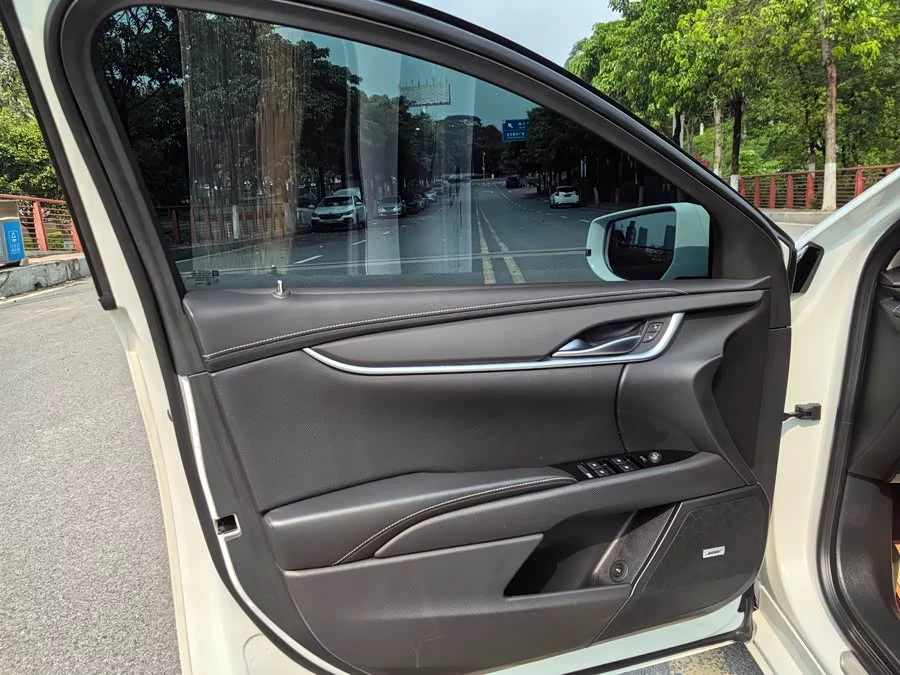 Cadillac XTS