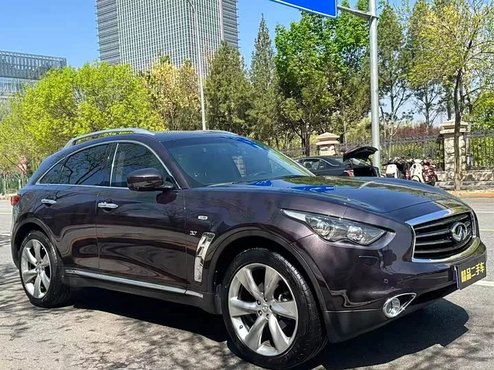 Infiniti QX70