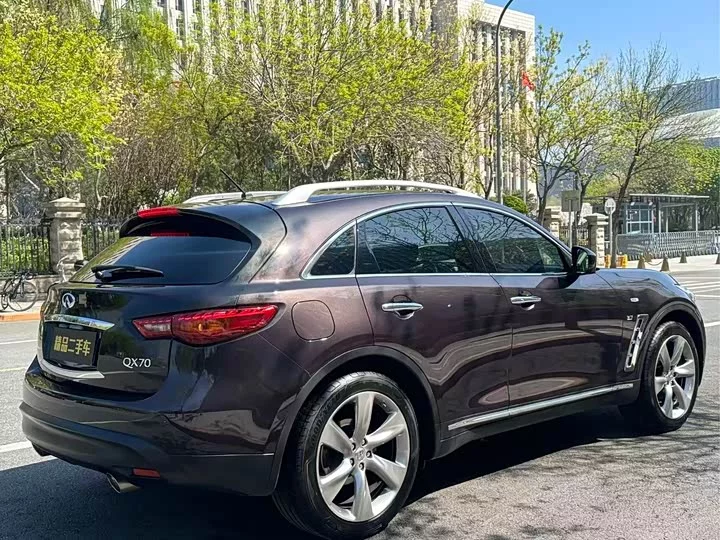 Infiniti QX70