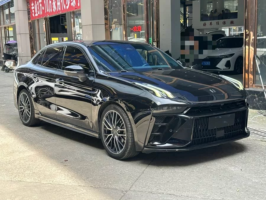 Lynk & Co 03