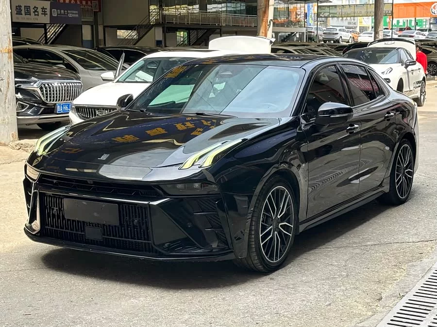 Lynk & Co 03