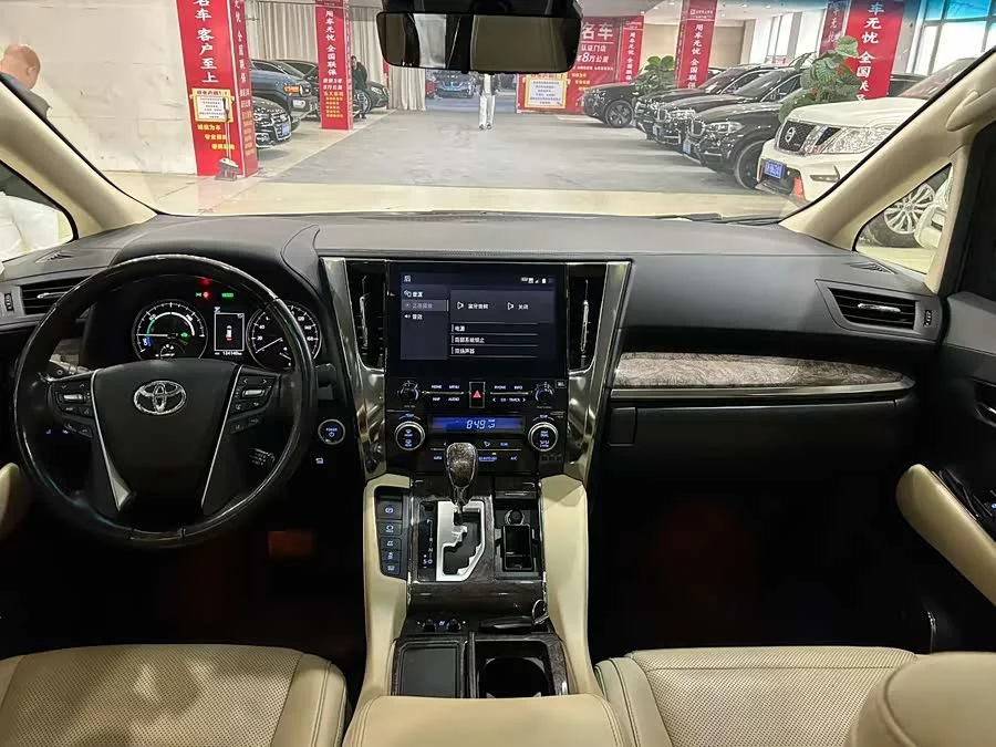 Toyota Crown Vellfire