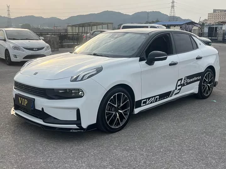 Lynk & Co 03
