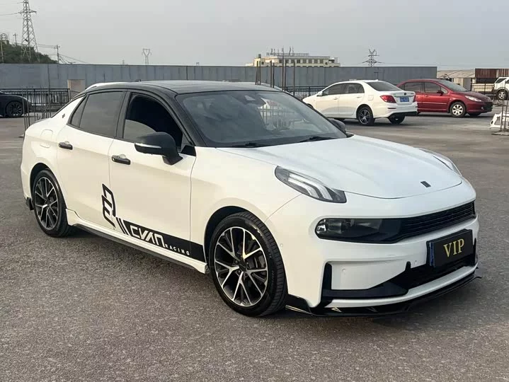 Lynk & Co 03