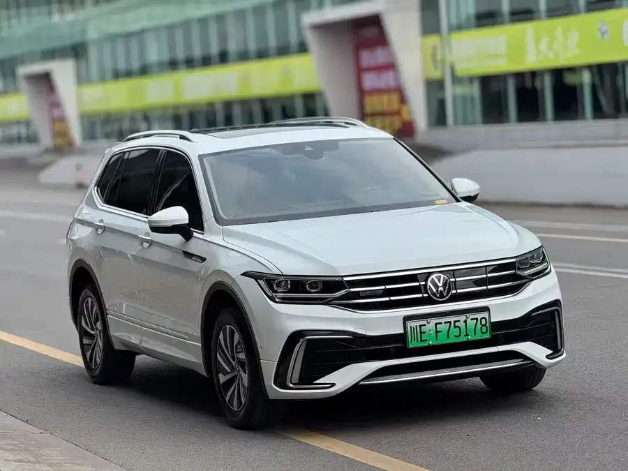 Volkswagen Tiguan L plug-in hybrid