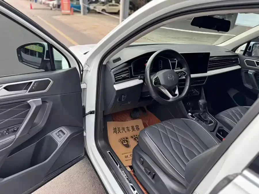 Volkswagen Tiguan L plug-in hybrid