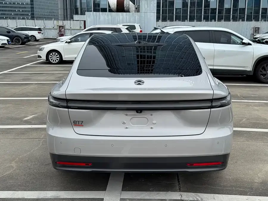 NIO ET7
