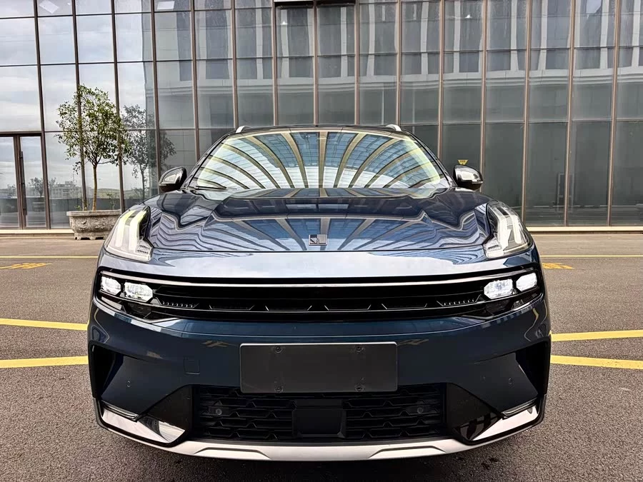 Lynk & Co 06