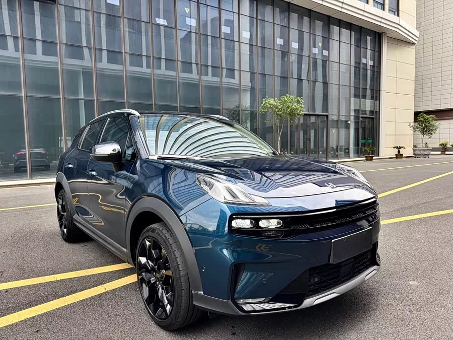 Lynk & Co 06