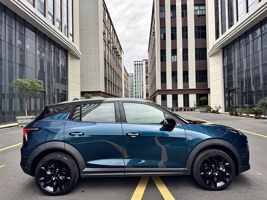 Lynk & Co 06