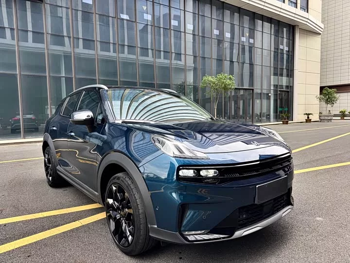 Lynk & Co 06
